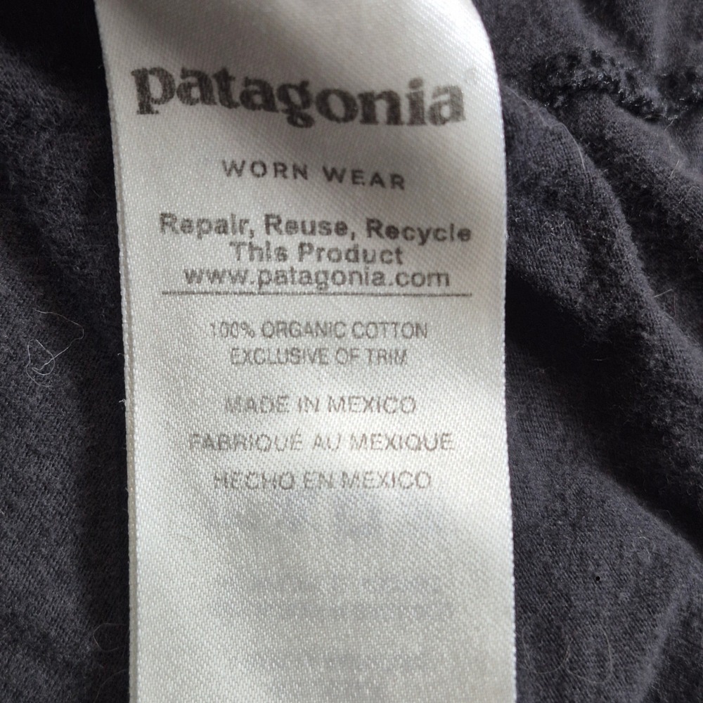 Patagonia T-Shirt Mens Medium Black Organic Cotton Fitz Roy Logo Slim Fit - Picture 5 of 8